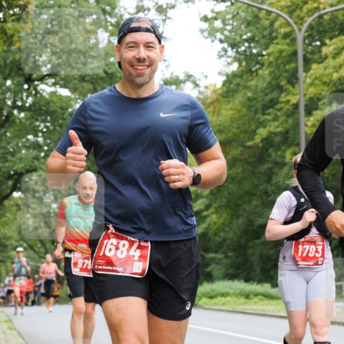 13.09.2026 - 21. swb-Marathon Bremen TobiasT http://msf.ph/oto/10290211 13.09.2026 12:30:32 Laufen 979, 1684, 21, 26, 1793 meine-sportfotos.de
