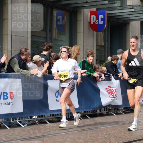 13.09.2026 - 21. swb-Marathon Bremen Strokosch-Dieckow http://msf.ph/oto/10290245 13.09.2026 10:45:16 Ziel 10318, 10352, 10464, 10536, 10541, 10583, 10987, 11063, 11088, 11209, 11232, 11279, 11478, 11559, 11749, 11835, 11845, 12087, 12290, 12355, 12475, 12534, 13532, 13595, 13628, 10096, 10143, 10214, 10398, 10735, 10866, 11020, 11396, 11695, 12054, 12475, 13591 meine-sportfotos.de