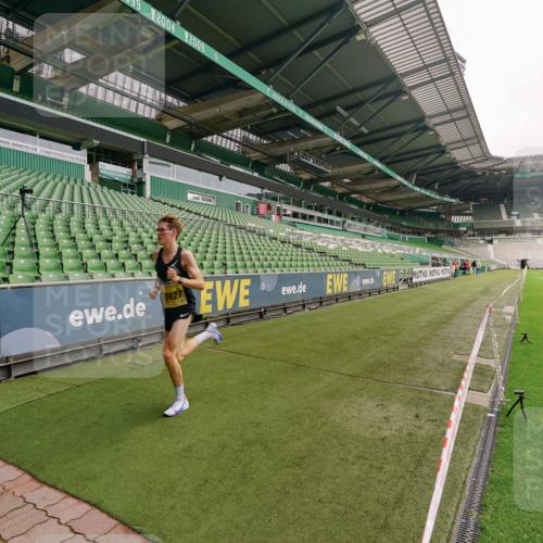 13.09.2026 - 21. swb-Marathon Bremen Michael Burmester http://msf.ph/oto/10290286 13.09.2026 10:14:52 Laufen im Stadion 13525, 13627 meine-sportfotos.de
