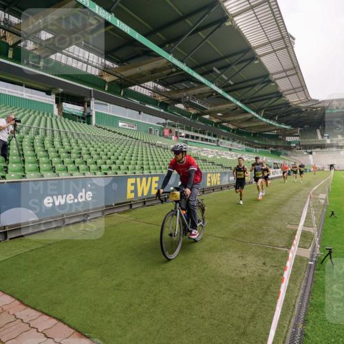 13.09.2026 - 21. swb-Marathon Bremen Michael Burmester http://msf.ph/oto/10290301 13.09.2026 10:15:47 Laufen im Stadion 10597, 12272, 13515, 13525, 13547, 13567, 13627, 13635 meine-sportfotos.de