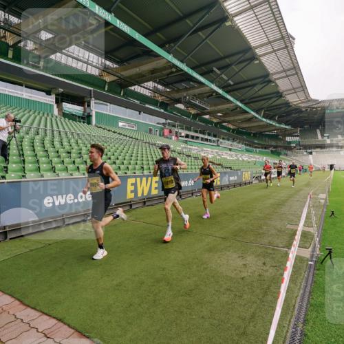 13.09.2026 - 21. swb-Marathon Bremen Michael Burmester http://msf.ph/oto/10290305 13.09.2026 10:15:49 Laufen im Stadion 10597, 12272, 13501, 13515, 13525, 13547, 13567, 13627, 13635 meine-sportfotos.de