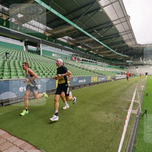 13.09.2026 - 21. swb-Marathon Bremen Michael Burmester http://msf.ph/oto/10290324 13.09.2026 10:15:52 Laufen im Stadion 10597, 12272, 13501, 13515, 13525, 13547, 13567, 13627, 13635 meine-sportfotos.de