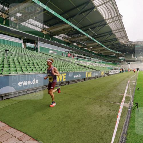 13.09.2026 - 21. swb-Marathon Bremen Michael Burmester http://msf.ph/oto/10290337 13.09.2026 10:16:02 Laufen im Stadion 10597, 12272, 13501, 13515, 13525, 13547, 13567, 13627, 13635 meine-sportfotos.de