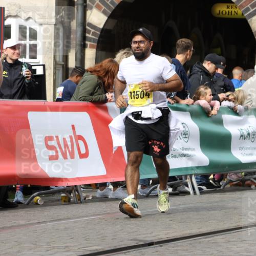 13.09.2026 - 21. swb-Marathon Bremen Strokosch-Dieckow http://msf.ph/oto/10290338 13.09.2026 11:15:41 Ziel 10606, 11424, 10474, 10572, 10900, 11307, 11778, 11897, 11940 meine-sportfotos.de