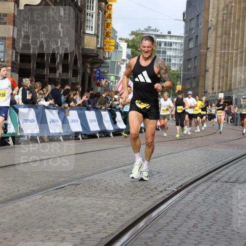 13.09.2026 - 21. swb-Marathon Bremen Strokosch-Dieckow http://msf.ph/oto/10290339 13.09.2026 10:45:31 Ziel 10096, 10143, 10214, 10398, 10866, 11020, 11396, 11695, 12054, 12475, 13591, 10464, 10541, 10583, 10987, 11015, 11063, 11279, 11559, 11845, 12087, 12290, 12355, 13532, 13595, 13628 meine-sportfotos.de