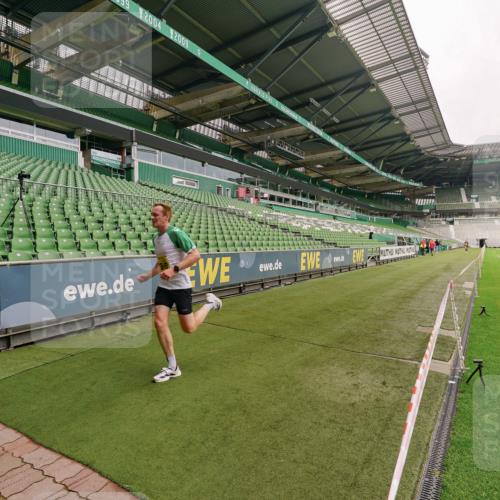 13.09.2026 - 21. swb-Marathon Bremen Michael Burmester http://msf.ph/oto/10290368 13.09.2026 10:16:23 Laufen im Stadion 10597, 12272, 13501, 13510, 13515, 13517, 13525, 13542, 13547, 13567, 13579, 13623, 13627, 13635 meine-sportfotos.de