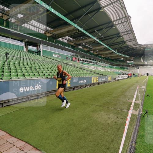 13.09.2026 - 21. swb-Marathon Bremen Michael Burmester http://msf.ph/oto/10290371 13.09.2026 10:16:34 Laufen im Stadion 10597, 12272, 13501, 13510, 13515, 13517, 13525, 13542, 13547, 13567, 13576, 13579, 13623, 13627, 13635 meine-sportfotos.de
