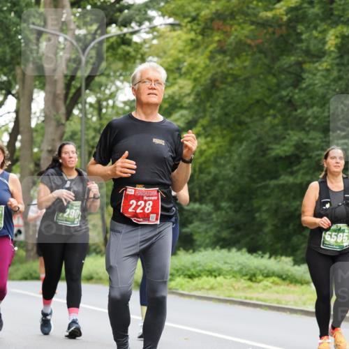 13.09.2026 - 21. swb-Marathon Bremen TobiasT http://msf.ph/oto/10290377 13.09.2026 12:31:05 Laufen 290, 228, 6595 meine-sportfotos.de