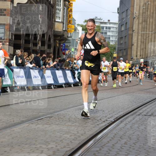 13.09.2026 - 21. swb-Marathon Bremen Strokosch-Dieckow http://msf.ph/oto/10290378 13.09.2026 10:45:31 Ziel 10096, 10143, 10214, 10398, 10866, 11020, 11396, 11695, 12054, 12475, 13591, 10464, 10541, 10583, 10987, 11015, 11063, 11279, 11559, 11845, 12087, 12290, 12355, 13532, 13595, 13628 meine-sportfotos.de