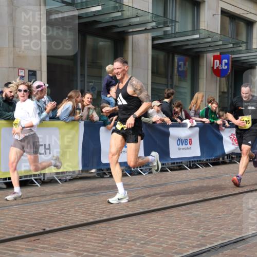 13.09.2026 - 21. swb-Marathon Bremen Strokosch-Dieckow http://msf.ph/oto/10290396 13.09.2026 10:45:17 Ziel 10318, 10352, 10464, 10536, 10541, 10583, 10987, 11015, 11063, 11088, 11209, 11232, 11279, 11478, 11559, 11749, 11835, 11845, 12087, 12290, 12355, 12534, 13532, 13595, 13628, 10096, 10143, 10214, 10398, 10735, 10866, 11020, 11396, 11695, 12054, 12475, 13591 meine-sportfotos.de