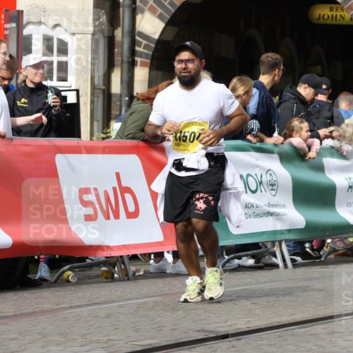 13.09.2026 - 21. swb-Marathon Bremen Strokosch-Dieckow http://msf.ph/oto/10290402 13.09.2026 11:15:41 Ziel 10606, 11424, 10474, 10572, 10900, 11307, 11778, 11897, 11940 meine-sportfotos.de