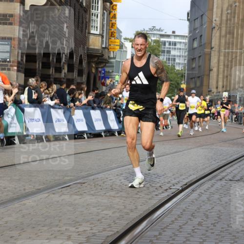 13.09.2026 - 21. swb-Marathon Bremen Strokosch-Dieckow http://msf.ph/oto/10290414 13.09.2026 10:45:31 Ziel 10096, 10143, 10214, 10398, 10866, 11020, 11396, 11695, 12054, 12475, 13591, 10464, 10541, 10583, 10987, 11015, 11063, 11279, 11559, 11845, 12087, 12290, 12355, 13532, 13595, 13628 meine-sportfotos.de