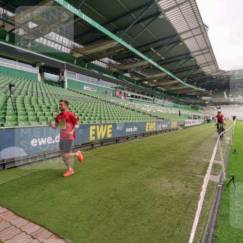 13.09.2026 - 21. swb-Marathon Bremen Michael Burmester http://msf.ph/oto/10290466 13.09.2026 10:17:42 Laufen im Stadion 10597, 12272, 12457, 12458, 13501, 13504, 13510, 13515, 13517, 13522, 13542, 13543, 13547, 13554, 13561, 13567, 13569, 13571, 13572, 13576, 13579, 13582, 13602, 13603, 13604, 13623, 13630, 13635, 13643 meine-sportfotos.de