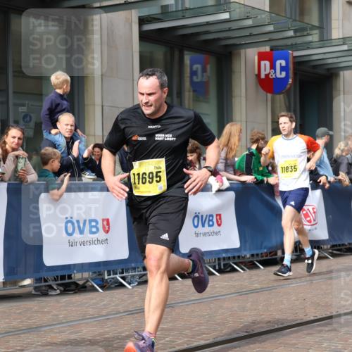 13.09.2026 - 21. swb-Marathon Bremen Strokosch-Dieckow http://msf.ph/oto/10290475 13.09.2026 10:45:18 Ziel 10318, 10352, 10464, 10536, 10541, 10583, 10987, 11015, 11063, 11088, 11209, 11232, 11279, 11478, 11559, 11749, 11762, 11835, 11845, 12087, 12290, 12355, 12534, 13532, 13595, 13628, 10096, 10143, 10214, 10398, 10735, 10866, 11020, 11396, 11695, 12054, 12475, 13591 meine-sportfotos.de