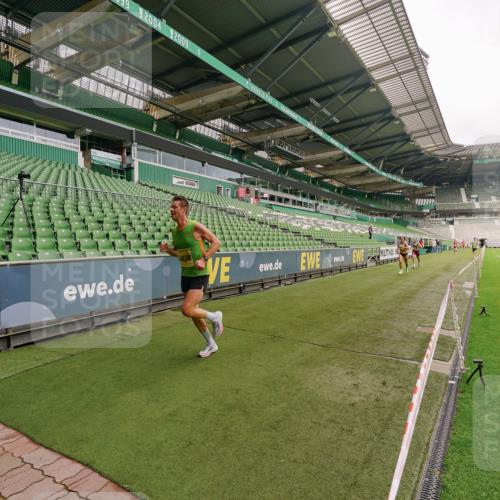 13.09.2026 - 21. swb-Marathon Bremen Michael Burmester http://msf.ph/oto/10290525 13.09.2026 10:18:07 Laufen im Stadion 12457, 12458, 13504, 13510, 13517, 13522, 13533, 13534, 13536, 13542, 13543, 13554, 13561, 13564, 13569, 13571, 13572, 13573, 13576, 13579, 13582, 13599, 13602, 13603, 13604, 13618, 13623, 13630, 13632, 13638, 13639, 13643, 13525 meine-sportfotos.de