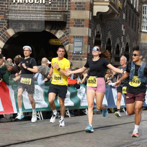 13.09.2026 - 21. swb-Marathon Bremen Strokosch-Dieckow http://msf.ph/oto/10290541 13.09.2026 10:45:40 Ziel 10143, 10318, 10352, 10398, 10536, 10866, 11020, 11088, 11232, 11396, 11478, 11695, 11835, 12054, 12475, 12534, 10436, 10464, 10987, 11015, 11279, 11559, 11762, 11845, 12033, 12069, 12087, 13595 meine-sportfotos.de
