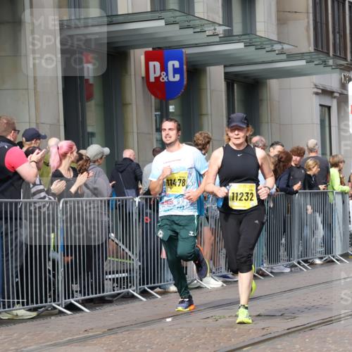 13.09.2026 - 21. swb-Marathon Bremen Strokosch-Dieckow http://msf.ph/oto/10290586 13.09.2026 10:45:20 Ziel 10318, 10352, 10464, 10536, 10541, 10583, 10987, 11015, 11063, 11088, 11209, 11232, 11279, 11478, 11559, 11749, 11762, 11845, 12087, 12290, 12355, 12534, 13532, 13595, 13628, 10096, 10143, 10214, 10398, 10866, 11020, 11396, 11478, 11695, 11835, 12054, 12475, 13591 meine-sportfotos.de