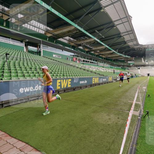13.09.2026 - 21. swb-Marathon Bremen Michael Burmester http://msf.ph/oto/10290607 13.09.2026 10:18:51 Laufen im Stadion 10366, 10475, 11481, 11652, 12457, 12458, 13504, 13530, 13533, 13534, 13536, 13541, 13543, 13550, 13554, 13561, 13564, 13569, 13571, 13572, 13573, 13581, 13582, 13599, 13602, 13603, 13604, 13618, 13622, 13630, 13632, 13638, 13639, 13643, 13525, 13627 meine-sportfotos.de