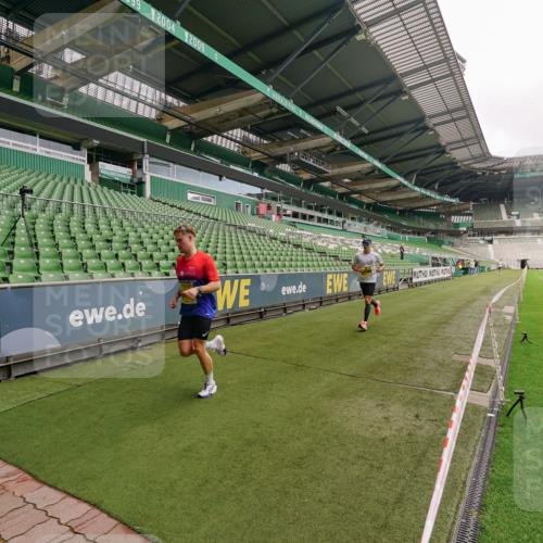 13.09.2026 - 21. swb-Marathon Bremen Michael Burmester http://msf.ph/oto/10290617 13.09.2026 10:18:54 Laufen im Stadion 10366, 10475, 11481, 11652, 12457, 12458, 13504, 13530, 13533, 13534, 13536, 13541, 13543, 13550, 13554, 13561, 13564, 13571, 13572, 13573, 13581, 13582, 13599, 13602, 13603, 13604, 13618, 13622, 13630, 13632, 13638, 13639, 13643, 13525, 13627 meine-sportfotos.de