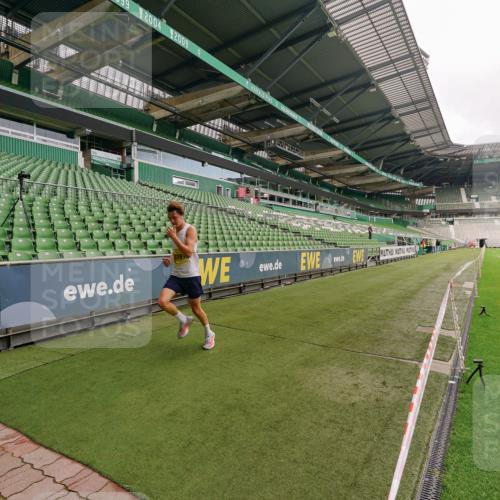 13.09.2026 - 21. swb-Marathon Bremen Michael Burmester http://msf.ph/oto/10290632 13.09.2026 10:19:06 Laufen im Stadion 10366, 10475, 11481, 11652, 12457, 12458, 13504, 13530, 13533, 13534, 13536, 13541, 13543, 13550, 13554, 13564, 13571, 13572, 13573, 13581, 13582, 13599, 13602, 13603, 13618, 13622, 13630, 13632, 13638, 13639, 13643, 12272, 13525, 13547, 13627 meine-sportfotos.de