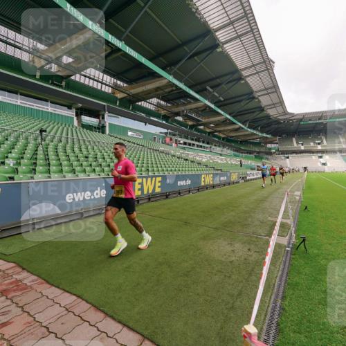 13.09.2026 - 21. swb-Marathon Bremen Michael Burmester http://msf.ph/oto/10290642 13.09.2026 10:19:25 Laufen im Stadion 10366, 10475, 11197, 11418, 11481, 11652, 12358, 12413, 12457, 13530, 13533, 13534, 13536, 13541, 13543, 13550, 13554, 13560, 13564, 13571, 13572, 13573, 13581, 13582, 13599, 13601, 13602, 13610, 13618, 13622, 13632, 13638, 13639, 13643, 10597, 12272, 13501, 13515, 13525, 13547, 13567, 13627, 13635 meine-sportfotos.de