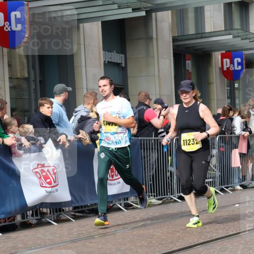 13.09.2026 - 21. swb-Marathon Bremen Strokosch-Dieckow http://msf.ph/oto/10290647 13.09.2026 10:45:21 Ziel 10318, 10352, 10464, 10536, 10541, 10583, 10987, 11015, 11063, 11088, 11209, 11232, 11279, 11559, 11749, 11762, 11845, 12033, 12087, 12290, 12355, 12534, 13532, 13595, 13628, 10096, 10143, 10214, 10398, 10866, 11020, 11396, 11478, 11695, 11835, 12054, 12475, 12534, 13591 meine-sportfotos.de