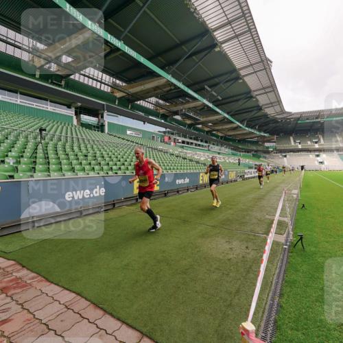 13.09.2026 - 21. swb-Marathon Bremen Michael Burmester http://msf.ph/oto/10290657 13.09.2026 10:19:29 Laufen im Stadion 10366, 10475, 11197, 11418, 11481, 11652, 12358, 12413, 12457, 13530, 13533, 13534, 13536, 13540, 13541, 13543, 13550, 13554, 13560, 13564, 13571, 13572, 13573, 13581, 13582, 13599, 13601, 13602, 13605, 13610, 13618, 13622, 13632, 13638, 13639, 13643, 10597, 12272, 13501, 13515, 13517, 13525, 13547, 13567, 13623, 13627, 13635 meine-sportfotos.de