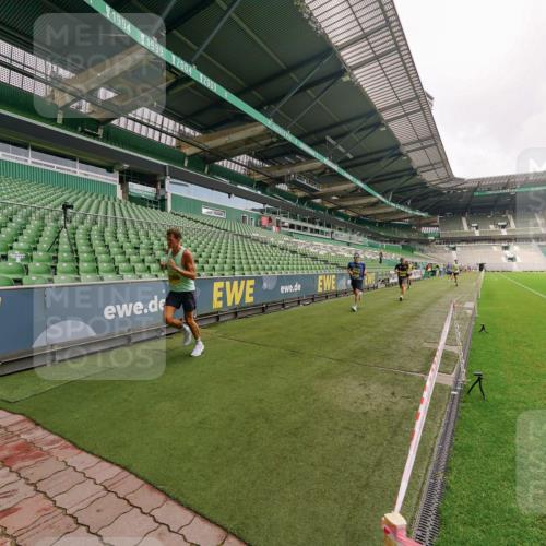 13.09.2026 - 21. swb-Marathon Bremen Michael Burmester http://msf.ph/oto/10290685 13.09.2026 10:19:35 Laufen im Stadion 10366, 10475, 10994, 11197, 11418, 11481, 11512, 11652, 12358, 12413, 13505, 13530, 13533, 13534, 13536, 13540, 13541, 13543, 13550, 13554, 13560, 13564, 13573, 13581, 13582, 13599, 13601, 13602, 13605, 13610, 13618, 13622, 13632, 13633, 13638, 13639, 13643, 10597, 12272, 13501, 13515, 13517, 13525, 13542, 13547, 13567, 13623, 13627, 13635 meine-sportfotos.de