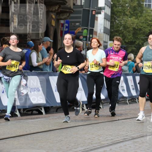 13.09.2026 - 21. swb-Marathon Bremen Strokosch-Dieckow http://msf.ph/oto/10290693 13.09.2026 11:16:04 Ziel 10572, 10900, 11307, 11504, 11778, 11897, 11940, 12137, 11026, 11081, 11139, 11181, 11200, 11264, 11385, 11448, 11573, 11768, 12151, 12539, 13508 meine-sportfotos.de