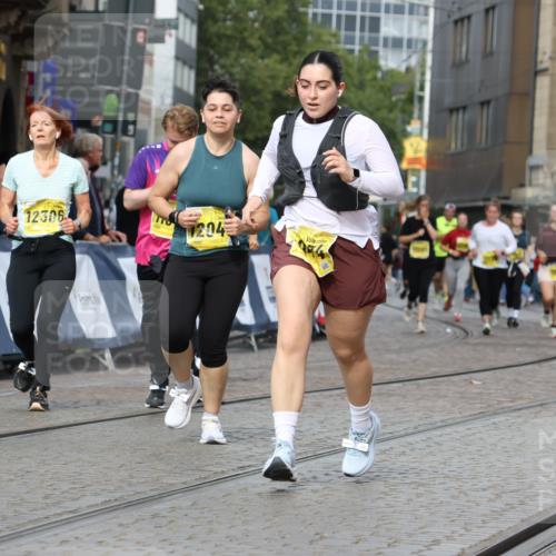 13.09.2026 - 21. swb-Marathon Bremen Strokosch-Dieckow http://msf.ph/oto/10290741 13.09.2026 11:16:05 Ziel 10572, 10900, 11307, 11778, 11897, 11940, 12137, 11026, 11081, 11139, 11181, 11200, 11264, 11385, 11448, 11573, 11768, 12151, 12539, 13508 meine-sportfotos.de