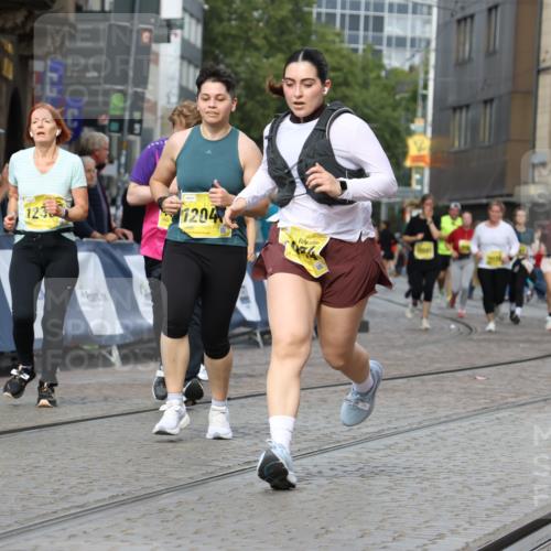 13.09.2026 - 21. swb-Marathon Bremen Strokosch-Dieckow http://msf.ph/oto/10290756 13.09.2026 11:16:05 Ziel 10572, 10900, 11307, 11778, 11897, 11940, 12137, 11026, 11081, 11139, 11181, 11200, 11264, 11385, 11448, 11573, 11768, 12151, 12539, 13508 meine-sportfotos.de