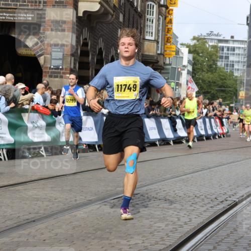 13.09.2026 - 21. swb-Marathon Bremen Strokosch-Dieckow http://msf.ph/oto/10290771 13.09.2026 10:45:42 Ziel 10143, 10318, 10352, 10398, 10536, 10866, 11020, 11088, 11209, 11232, 11396, 11478, 11695, 11749, 11835, 12054, 12475, 12534, 10436, 10987, 11015, 11279, 11762, 12033, 12069, 12556, 12557, 13595 meine-sportfotos.de