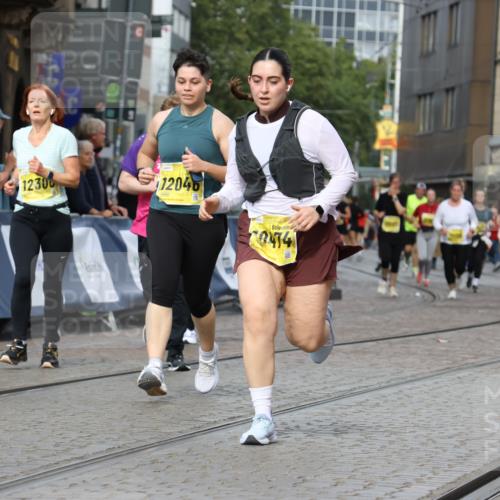 13.09.2026 - 21. swb-Marathon Bremen Strokosch-Dieckow http://msf.ph/oto/10290773 13.09.2026 11:16:05 Ziel 10572, 10900, 11307, 11778, 11897, 11940, 12137, 11026, 11081, 11139, 11181, 11200, 11264, 11385, 11448, 11573, 11768, 12151, 12539, 13508 meine-sportfotos.de