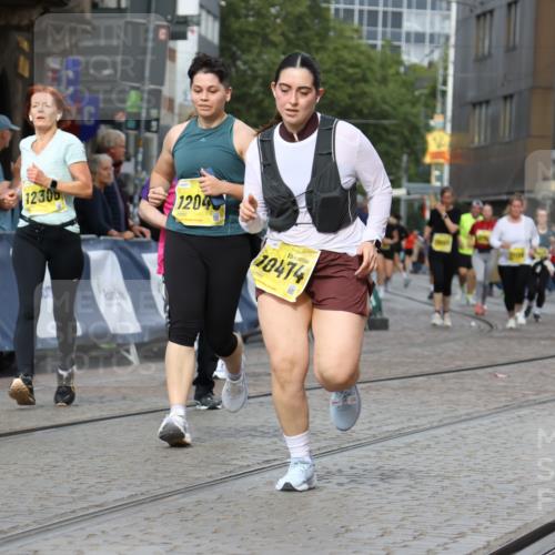 13.09.2026 - 21. swb-Marathon Bremen Strokosch-Dieckow http://msf.ph/oto/10290788 13.09.2026 11:16:05 Ziel 10572, 10900, 11307, 11778, 11897, 11940, 12137, 11026, 11081, 11139, 11181, 11200, 11264, 11385, 11448, 11573, 11768, 12151, 12539, 13508 meine-sportfotos.de