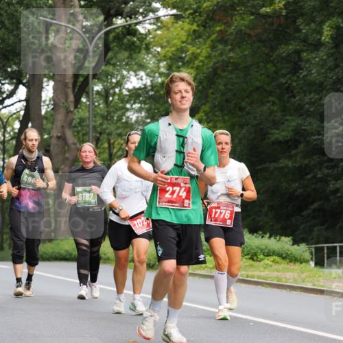 13.09.2026 - 21. swb-Marathon Bremen TobiasT http://msf.ph/oto/10290959 13.09.2026 12:33:04 Laufen 49, 6187, 102, 274, 1776 meine-sportfotos.de