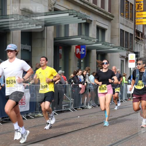 13.09.2026 - 21. swb-Marathon Bremen Strokosch-Dieckow http://msf.ph/oto/10290993 13.09.2026 10:45:25 Ziel 10352, 10436, 10464, 10536, 10541, 10583, 10987, 11015, 11063, 11088, 11209, 11279, 11559, 11749, 11762, 11845, 12033, 12069, 12087, 12290, 12355, 13532, 13595, 13628, 10096, 10143, 10214, 10318, 10352, 10398, 10536, 10866, 11020, 11088, 11232, 11396, 11478, 11695, 11835, 12054, 12475, 12534, 13591 meine-sportfotos.de