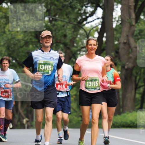 13.09.2026 - 21. swb-Marathon Bremen TobiasT http://msf.ph/oto/10291029 13.09.2026 12:33:21 Laufen 1807, 13116, 945, 13115 meine-sportfotos.de