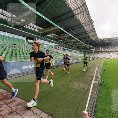 13.09.2026 - 21. swb-Marathon Bremen Michael Burmester http://msf.ph/oto/10291119 13.09.2026 10:23:26 Laufen im Stadion 10235, 10302, 10341, 10441, 10520, 10575, 10592, 10618, 10782, 10926, 11042, 11127, 11143, 11198, 11201, 11227, 11338, 11373, 11426, 11454, 11628, 11713, 11721, 11779, 11895, 11903, 11944, 12003, 12053, 12144, 12209, 12246, 12339, 12370, 12395, 12404, 12468, 12469, 12477, 12538, 13507, 13513, 13519, 13520, 13535, 13539, 13553, 13556, 13559, 13563, 13566, 13580, 13584, 13586, 13587, 13616, 13641, 13642, 10261, 10366, 10475, 11481, 11652, 13530, 13534 meine-sportfotos.de