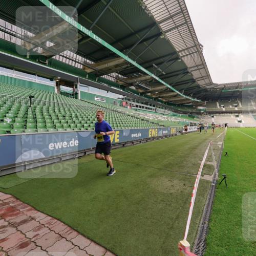 13.09.2026 - 21. swb-Marathon Bremen Michael Burmester http://msf.ph/oto/10291209 13.09.2026 10:23:58 Laufen im Stadion 10235, 10328, 10337, 10341, 10441, 10520, 10575, 10592, 10618, 10632, 10782, 10972, 11042, 11127, 11143, 11198, 11201, 11227, 11373, 11426, 11442, 11628, 11630, 11632, 11713, 11721, 11779, 11826, 11895, 11903, 12053, 12144, 12209, 12246, 12281, 12339, 12370, 12395, 12404, 12442, 12468, 12469, 12477, 12525, 13513, 13519, 13520, 13556, 13563, 13566, 13580, 13584, 13585, 13586, 13616, 13641, 13642, 10261, 10366, 13530 meine-sportfotos.de
