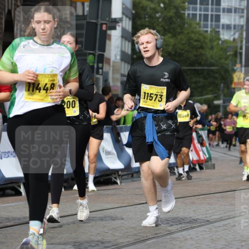 13.09.2026 - 21. swb-Marathon Bremen Strokosch-Dieckow http://msf.ph/oto/10291294 13.09.2026 11:16:23 Ziel 10474, 10665, 11081, 11139, 11217, 11549, 11613, 11768, 11940, 12046, 12151, 12306, 13508, 11274, 12102, 12158 meine-sportfotos.de