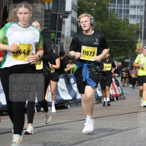 13.09.2026 - 21. swb-Marathon Bremen Strokosch-Dieckow http://msf.ph/oto/10291311 13.09.2026 11:16:23 Ziel 10474, 10665, 11081, 11139, 11217, 11549, 11613, 11768, 11940, 12046, 12151, 12306, 13508, 11274, 12102, 12158 meine-sportfotos.de