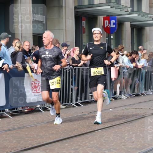 13.09.2026 - 21. swb-Marathon Bremen Strokosch-Dieckow http://msf.ph/oto/10291346 13.09.2026 10:45:27 Ziel 10436, 10464, 10541, 10583, 10987, 11015, 11063, 11279, 11559, 11762, 11845, 12033, 12069, 12087, 12290, 12355, 12556, 12557, 13532, 13595, 13628, 10143, 10214, 10318, 10352, 10398, 10536, 10866, 11020, 11088, 11209, 11232, 11396, 11478, 11695, 11749, 11835, 12054, 12475, 12534 meine-sportfotos.de
