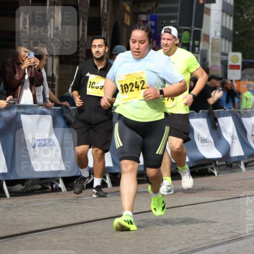 13.09.2026 - 21. swb-Marathon Bremen Strokosch-Dieckow http://msf.ph/oto/10291416 13.09.2026 11:16:30 Ziel 10665, 11026, 11081, 11139, 11181, 11200, 11264, 11385, 11448, 11573, 11613, 11768, 12151, 12306, 12539, 13508, 12102, 12158 meine-sportfotos.de