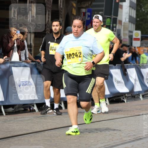 13.09.2026 - 21. swb-Marathon Bremen Strokosch-Dieckow http://msf.ph/oto/10291433 13.09.2026 11:16:30 Ziel 10665, 11026, 11081, 11139, 11181, 11200, 11264, 11385, 11448, 11573, 11613, 11768, 12151, 12306, 12539, 13508, 12102, 12158 meine-sportfotos.de
