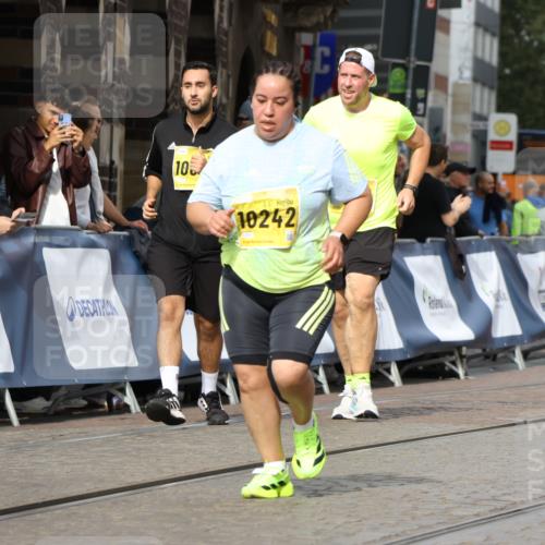 13.09.2026 - 21. swb-Marathon Bremen Strokosch-Dieckow http://msf.ph/oto/10291455 13.09.2026 11:16:30 Ziel 10665, 11026, 11081, 11139, 11181, 11200, 11264, 11385, 11448, 11573, 11613, 11768, 12151, 12306, 12539, 13508, 12102, 12158 meine-sportfotos.de