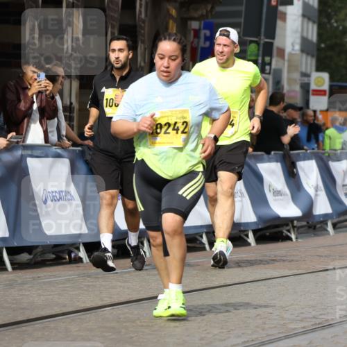 13.09.2026 - 21. swb-Marathon Bremen Strokosch-Dieckow http://msf.ph/oto/10291475 13.09.2026 11:16:30 Ziel 10665, 11026, 11081, 11139, 11181, 11200, 11264, 11385, 11448, 11573, 11613, 11768, 12151, 12306, 12539, 13508, 12102, 12158 meine-sportfotos.de
