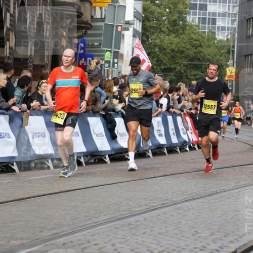 13.09.2026 - 21. swb-Marathon Bremen Strokosch-Dieckow http://msf.ph/oto/10291557 13.09.2026 10:46:02 Ziel 10464, 10541, 10583, 10987, 11015, 11063, 11279, 11559, 11762, 11845, 12033, 12069, 12087, 12290, 12355, 13532, 13595, 13628, 10447, 10992, 11706, 11925, 11926, 13529, 13609, 13640 meine-sportfotos.de