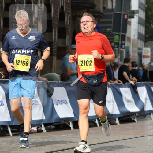 13.09.2026 - 21. swb-Marathon Bremen Strokosch-Dieckow http://msf.ph/oto/10291692 13.09.2026 11:16:40 Ziel 10242, 11026, 11081, 11139, 11181, 11200, 11264, 11274, 11385, 11448, 11573, 12057, 12151, 12539, 13508, 10679, 11456, 11867, 12089 meine-sportfotos.de
