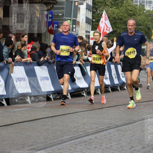 13.09.2026 - 21. swb-Marathon Bremen Strokosch-Dieckow http://msf.ph/oto/10291740 13.09.2026 10:46:08 Ziel 10436, 10464, 10541, 10583, 10987, 11015, 11063, 11279, 11559, 11762, 11845, 12033, 12069, 12087, 12556, 12557, 13532, 13595, 13628, 10228, 11706, 11925, 11926, 13609, 13640 meine-sportfotos.de
