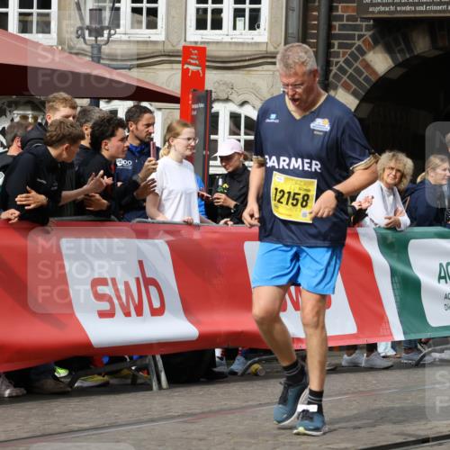 13.09.2026 - 21. swb-Marathon Bremen Strokosch-Dieckow http://msf.ph/oto/10291746 13.09.2026 11:16:44 Ziel 10242, 11026, 11181, 11200, 11264, 11274, 11385, 11448, 11573, 12057, 12102, 12539, 10679, 11456, 11867, 12089 meine-sportfotos.de